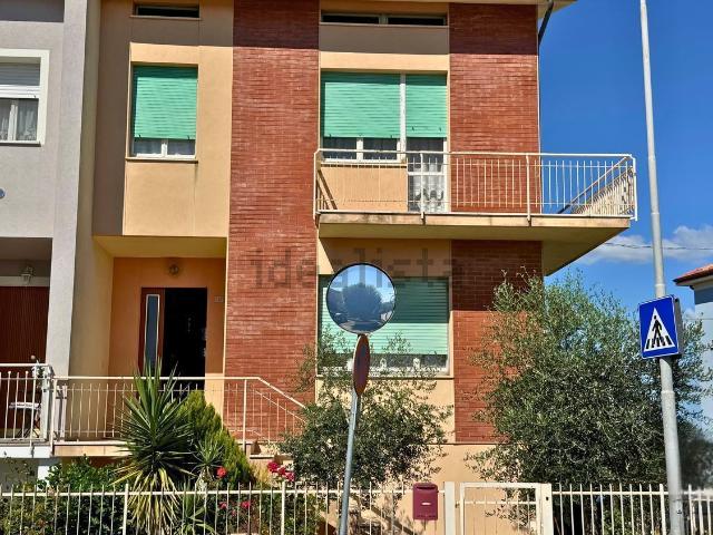 Appartamento in vendita di 221 m² in Via Trattati di Roma