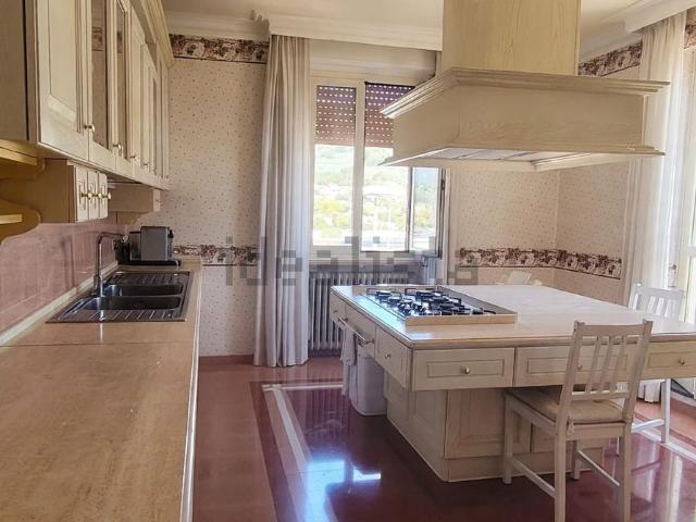 Appartamento in vendita di 221 m² in Viale Curio Dentato