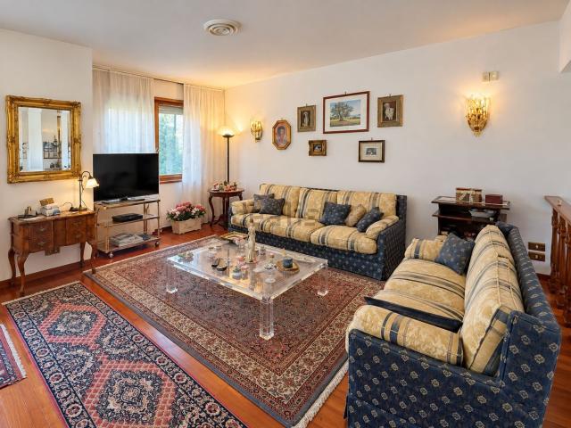 Appartamento in vendita di 221 m² in Località Olmo
