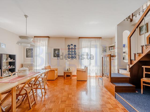 Appartamento in vendita di 223 m² in Via Giuseppe Garibaldi, 61
