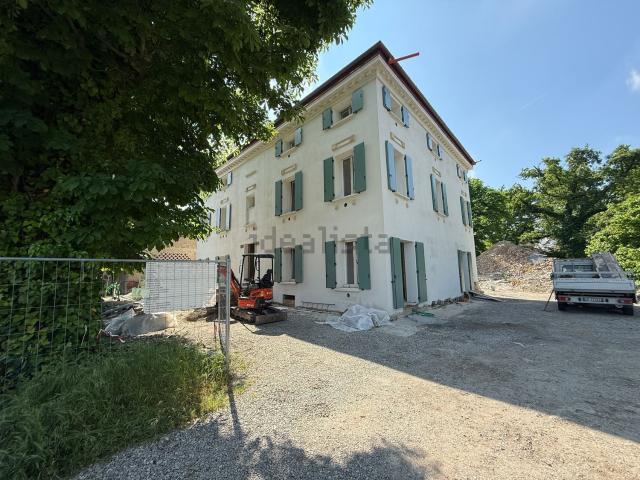 Appartamento in vendita di 223 m² in Via Giovanni Pascoli, 85