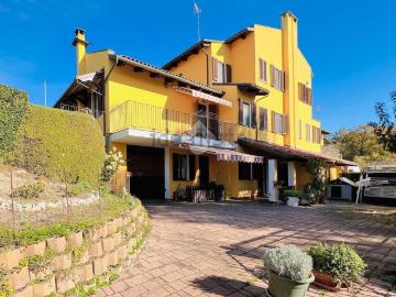 Appartamento in vendita di 223 m² in Via Don Eugenio Gherlone, 5