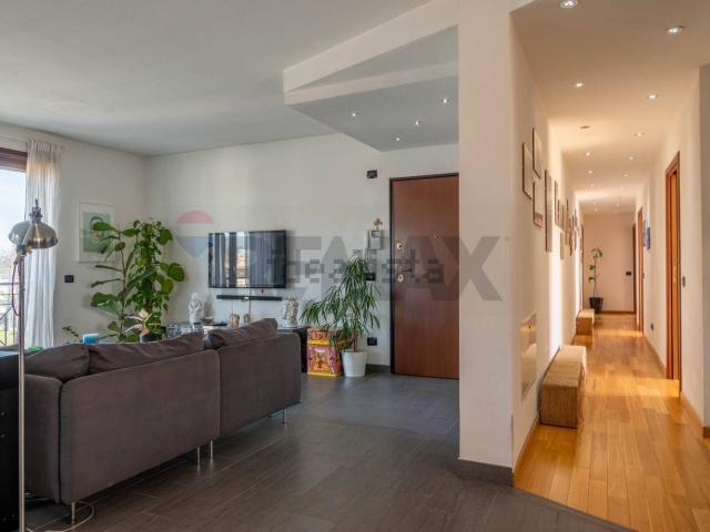Appartamento in vendita di 223 m² in Via Madonna in Campagna, 35