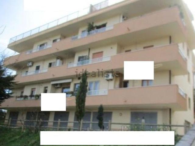 Appartamento in vendita di 224 m² in Via Martiri Ungheresi, 10