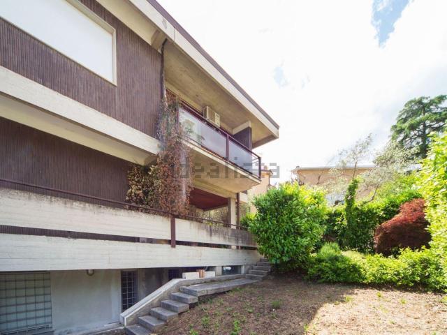 Appartamento in vendita di 224 m² in Via Santa Chiara