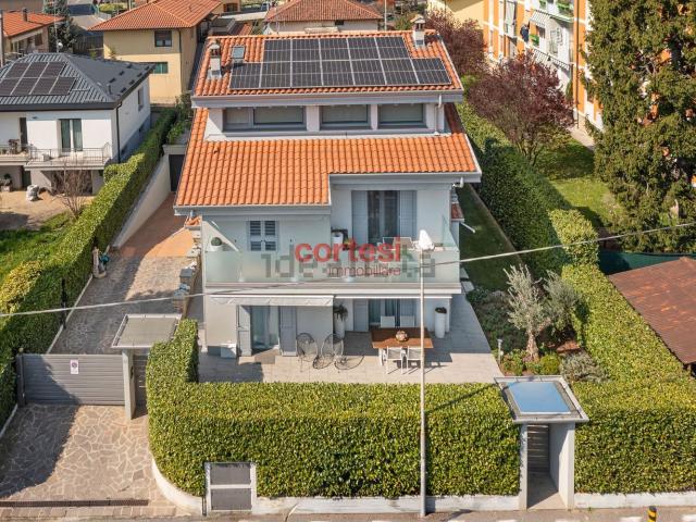 Appartamento in vendita di 224 m² in Via Presolana, 9