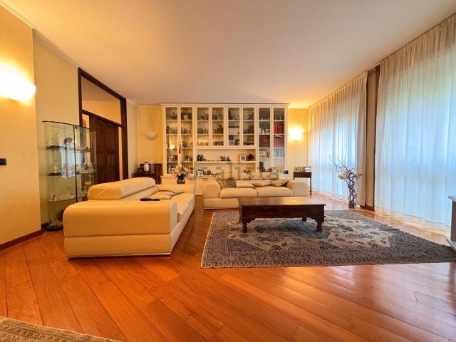 Appartamento in vendita di 224 m² in Via Privata Farnese, 1