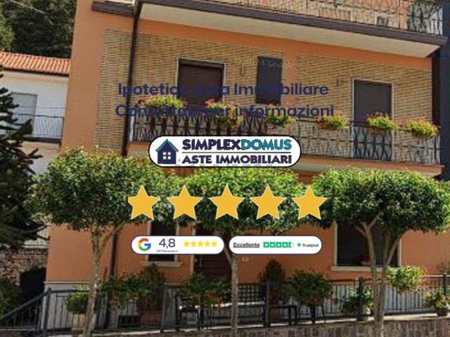 Appartamento in vendita di 224 m² in Via Vittorio Veneto