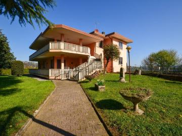 Appartamento in vendita di 225 m² in Via Campestrini Vecchia, 10