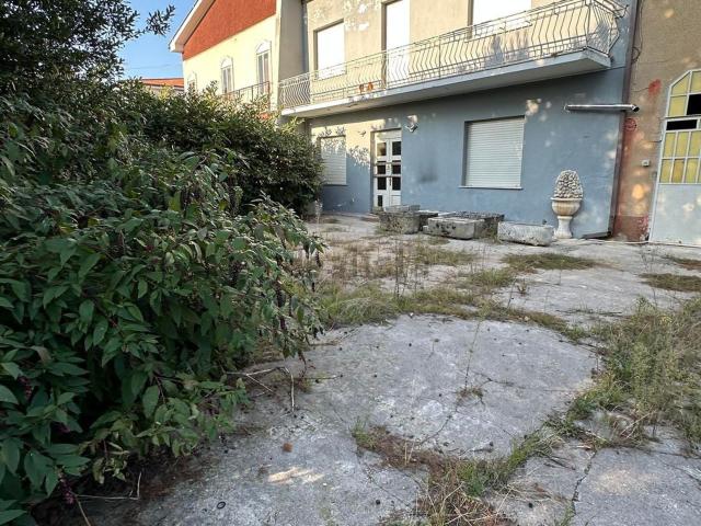 Appartamento in vendita di 225 m² in Via Alcide De Gasperi