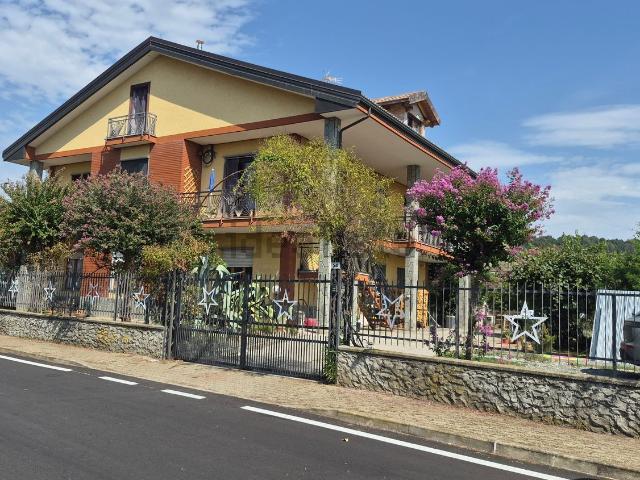 Appartamento in vendita di 225 m² in Via dei Ciclamini, 14