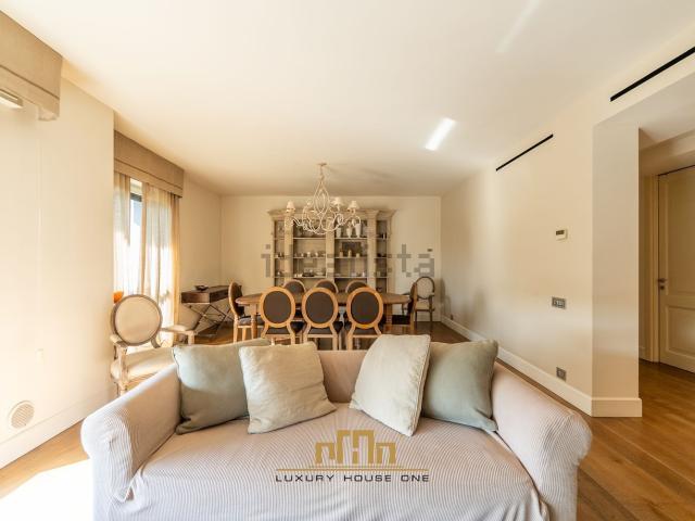 Appartamento in vendita di 225 m² in Via Fratelli Cervi, 1