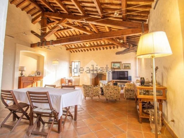 Appartamento in vendita di 225 m² in Via Orazio Massari, 34