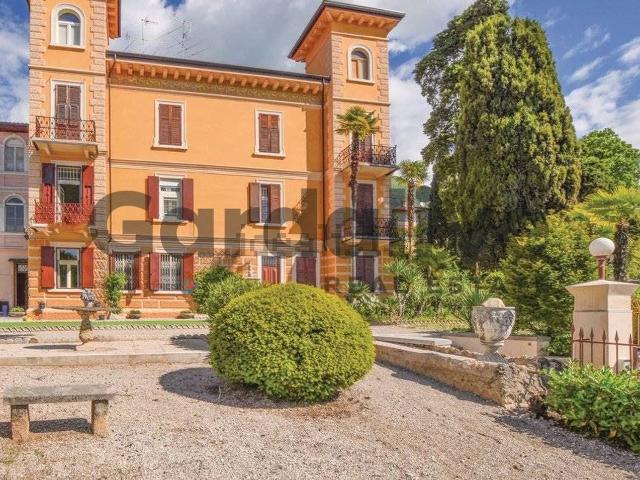 Appartamento in vendita di 225 m² in Via Roma, 41