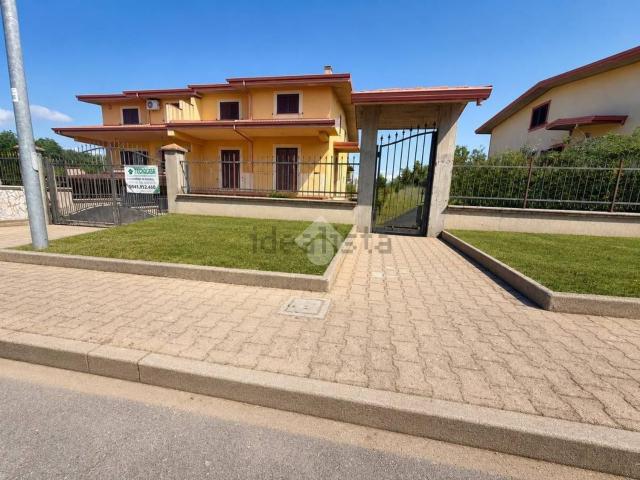 Appartamento in vendita di 225 m² in Contrada Pezza La Rosa, 48