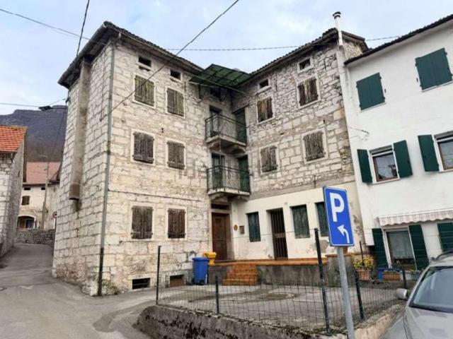 Appartamento in vendita di 225 m² in Frazione Casan, 42