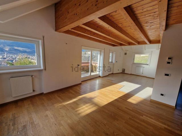 Appartamento in vendita di 226 m² in Via Castellano