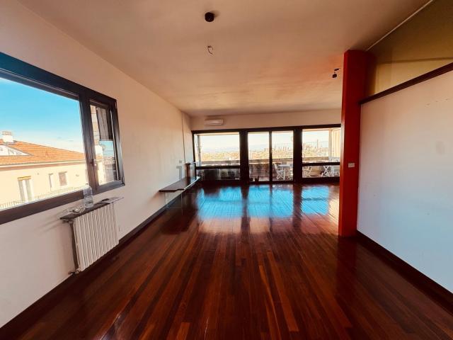 Appartamento in vendita di 226 m² in Via Bambaglioli Graziolo