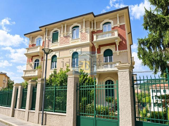 Appartamento in vendita di 226 m² in Via Beato Formica, 1