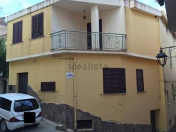 Appartamento in vendita di 226 m² in Via F. Podda