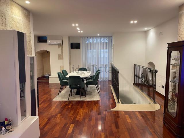 Appartamento in vendita di 226 m² in Via Luigi Cadorna