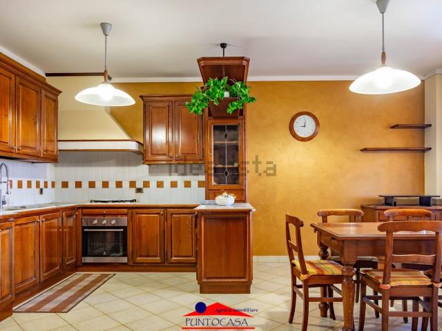 Appartamento in vendita di 226 m² in Via Martiri della Libertà, 10