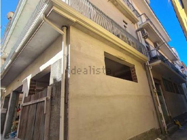 Appartamento in vendita di 227 m² in Via C. Colombo