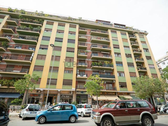 Appartamento in vendita di 227 m² in Via Giuseppe Sciuti, 180