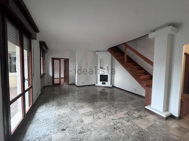 Appartamento in vendita di 227 m² in Via Padre Reginaldo Giuliani, 7