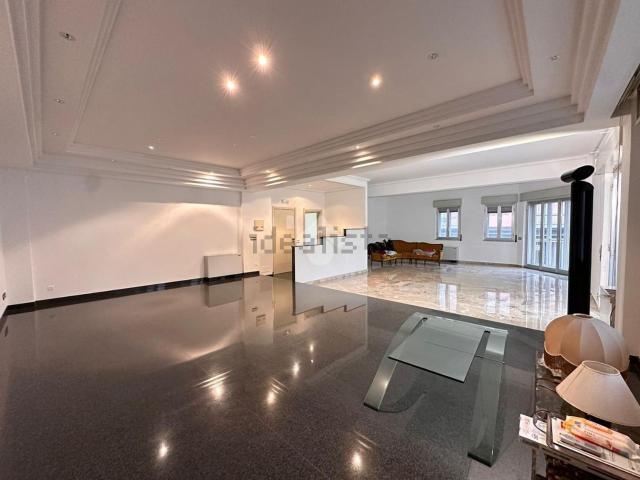 Appartamento in vendita di 227 m² in Via Ugo La Malfa, 42
