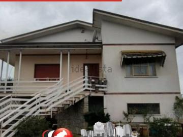 Appartamento in vendita di 228 m² in Via di Campo