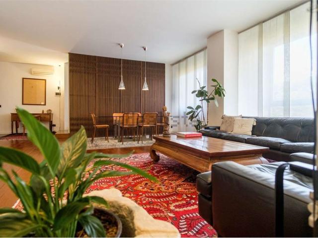 Appartamento in vendita di 228 m² in Via Ottorino Respighi, 4