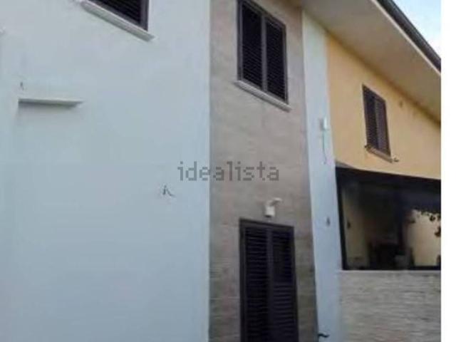 Appartamento in vendita di 228 m² in Via Monsignor Romero