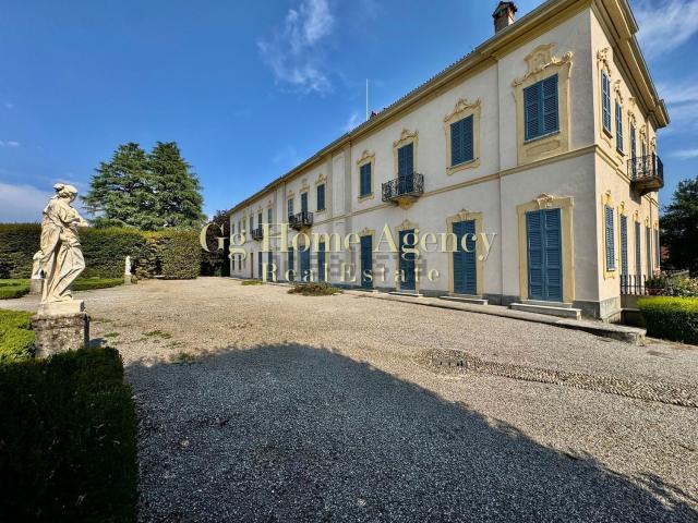 Appartamento in vendita di 228 m² in Via Stanga Busca, 2