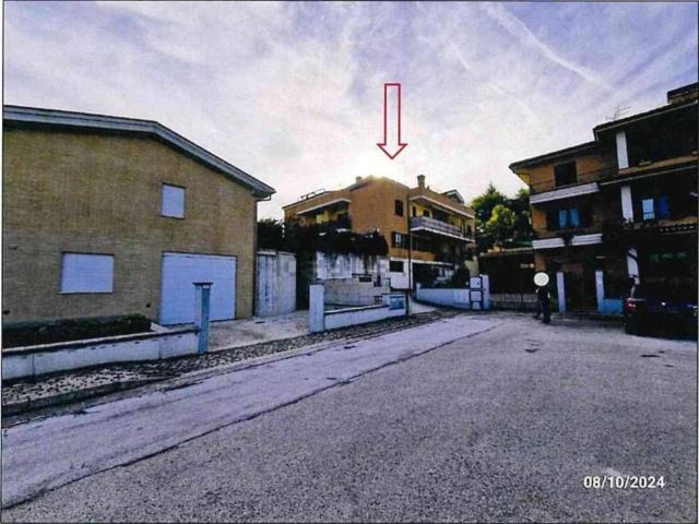 Appartamento in vendita di 228 m² in Via Vincenzo Cardarelli, 15