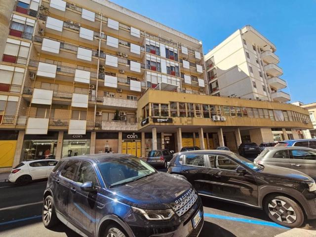 Appartamento in vendita di 229 m² in Via Cesare Battisti