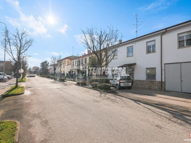 Appartamento in vendita di 229 m² in Via Cesare Battisti