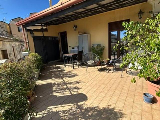 Appartamento in vendita di 229 m² in Via Giovanni Jannoni
