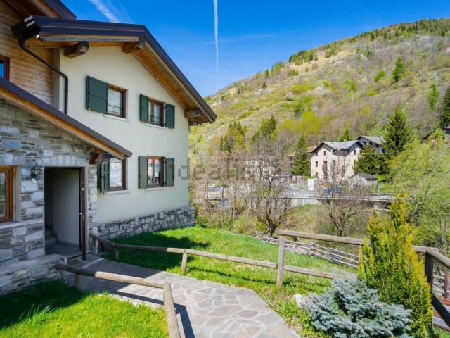 Appartamento in vendita di 229 m² in Via Segheria