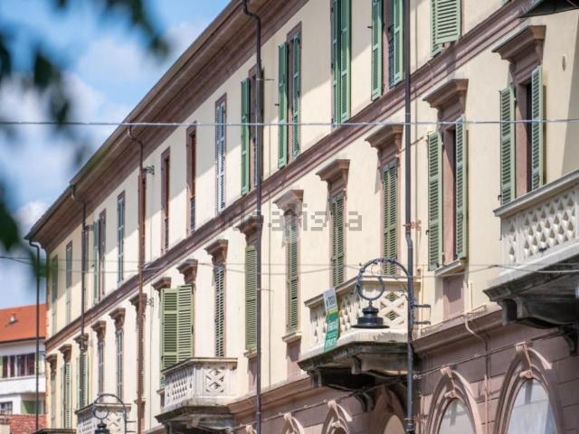 Appartamento in vendita di 229 m² in Via Silvio Pellico, 6