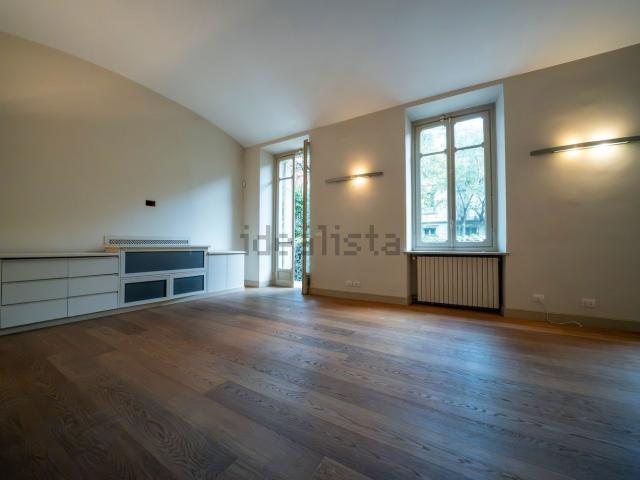 Appartamento in vendita di 229 m² in Via Rodolfo Montevecchio