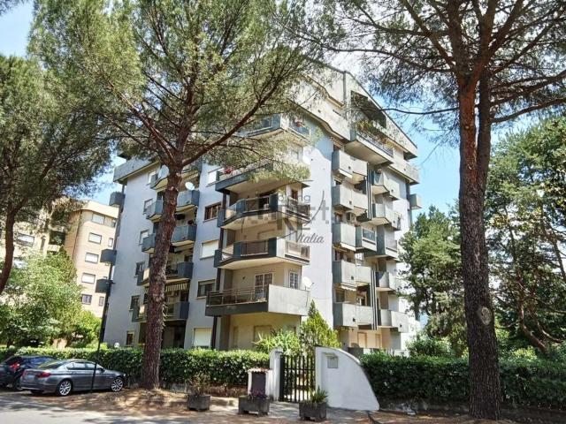 Appartamento in vendita di 229 m² in Via Repaci, 39