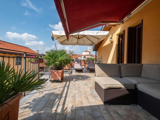 Appartamento in vendita di 230 m² in Via Camillo Benso Cavour