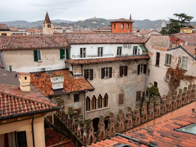 Appartamento in vendita di 230 m² in Via Carlo Cattaneo