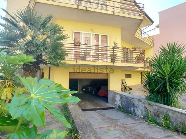 Appartamento in vendita di 230 m² in Via Casaraia