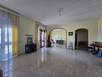 Appartamento in vendita di 230 m² in Via Cesare Battisti, 45