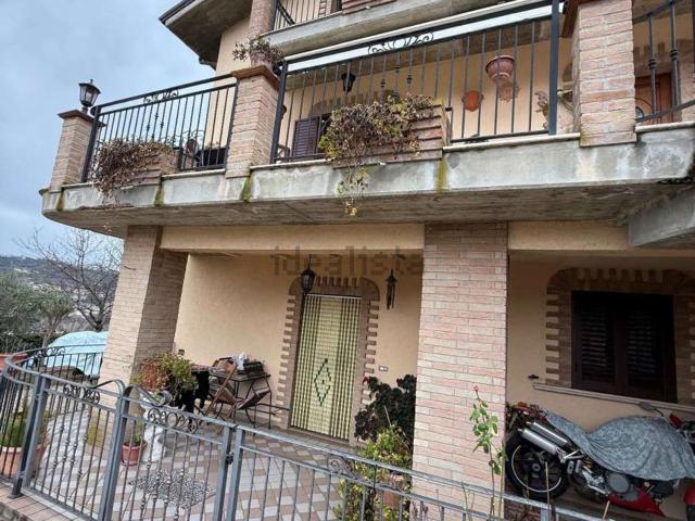 Appartamento in vendita di 230 m² in Via Cesi
