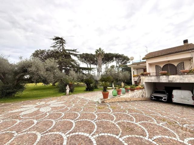 Appartamento in vendita di 230 m² in Via Aurelio Saffi, 14