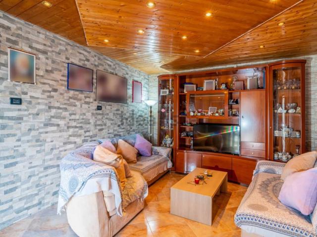 Appartamento in vendita di 230 m² in Via Gabriele D&apos Annunzio
