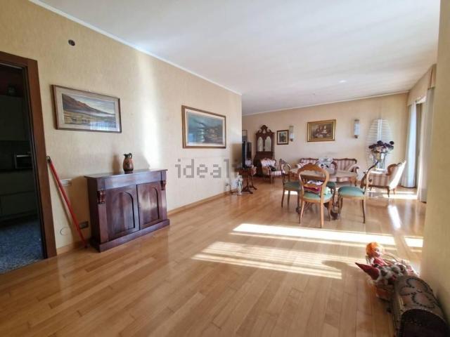 Appartamento in vendita di 230 m² in Via Genova